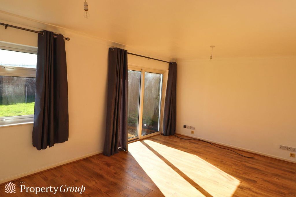 Property photo 2 of 14 Somerly Close 41 (1).Jpg