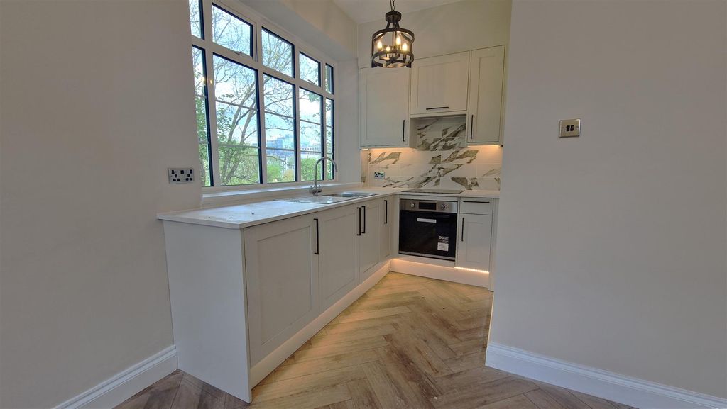 Property photo 1 of 6 Kitchen