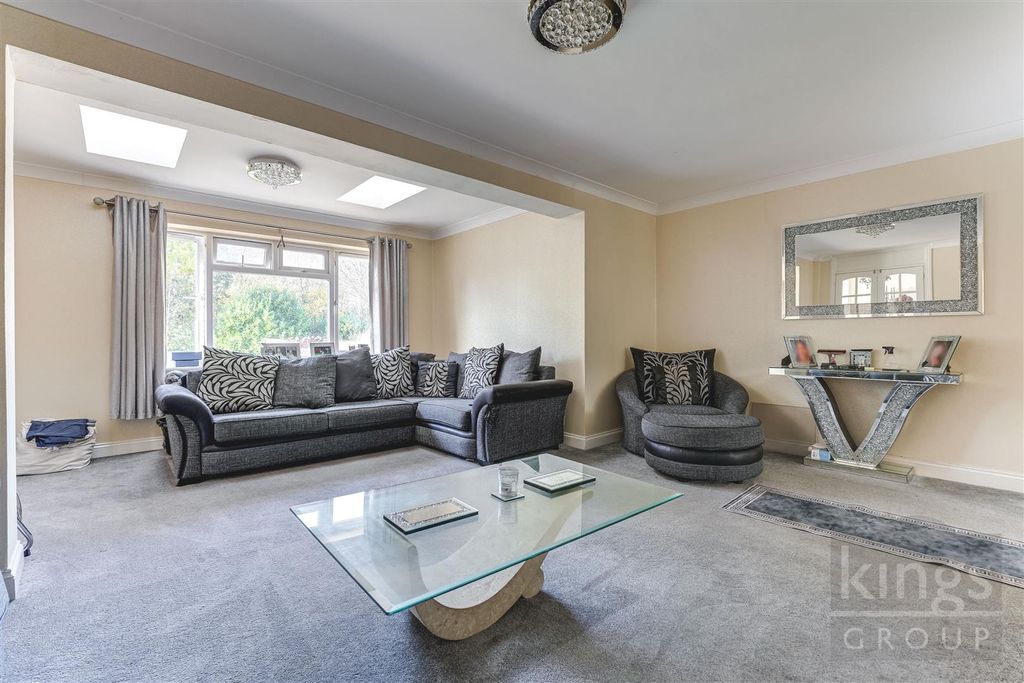 Property photo 2 of 28