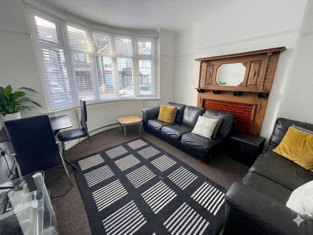 Property photo 2 of 13 5051452