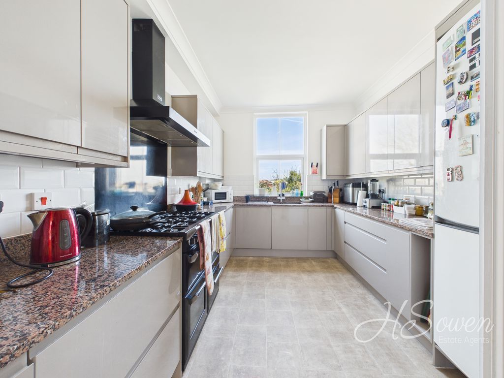 Property photo 3 of 25 Photo 6