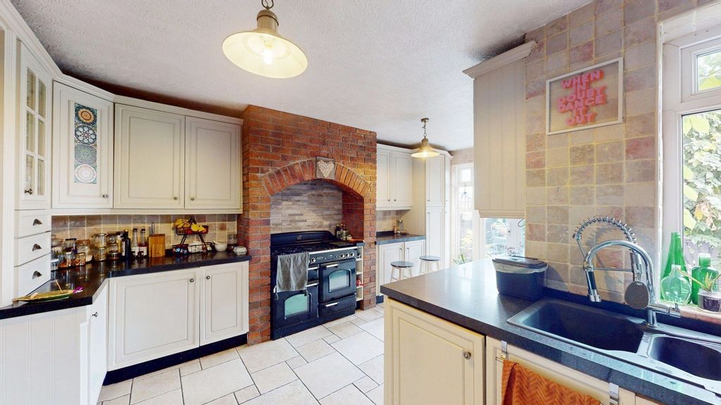 Property photo 3 of 18 Kitchen