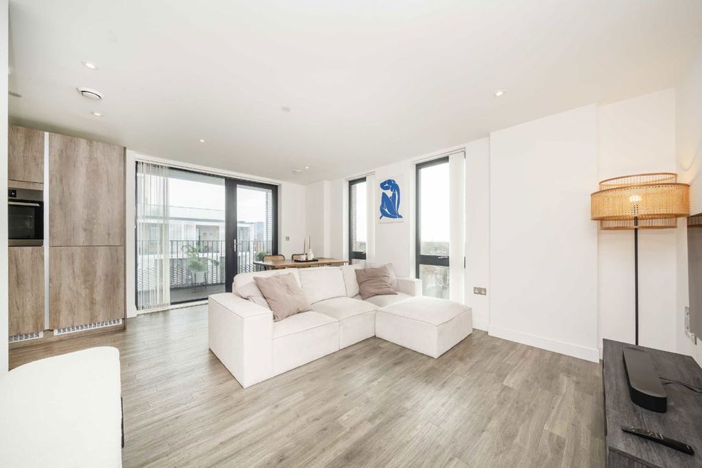 Property photo 2 of 9