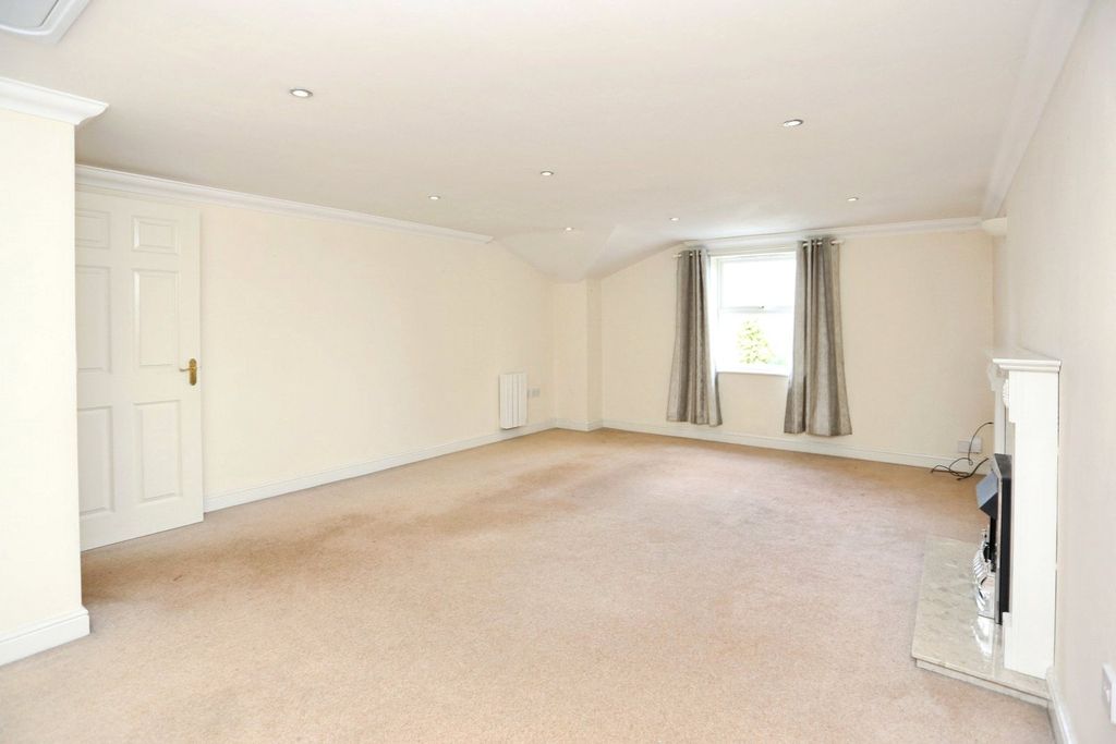 Property photo 2 of 16 Picture No. 18