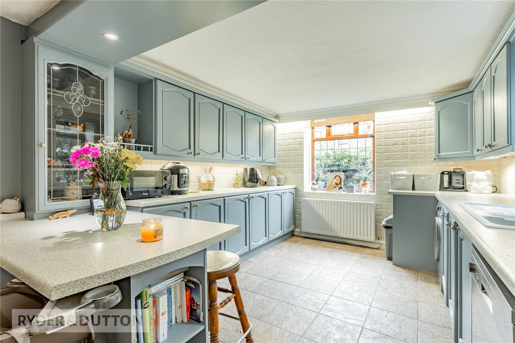Property photo 3 of 28 Kitchen
