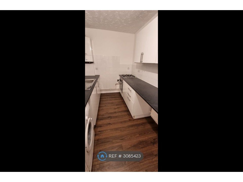 Property photo 3 of 8 Kitchen