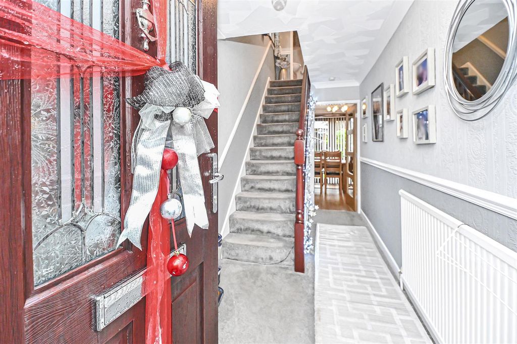 Property photo 2 of 25 4 Townson Drive Entrance.Jpg