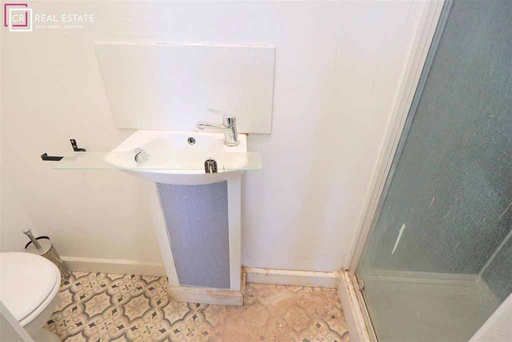 Property photo 2 of 2 En-Suite