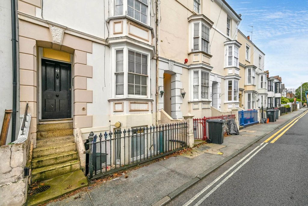 Property photo 2 of 6