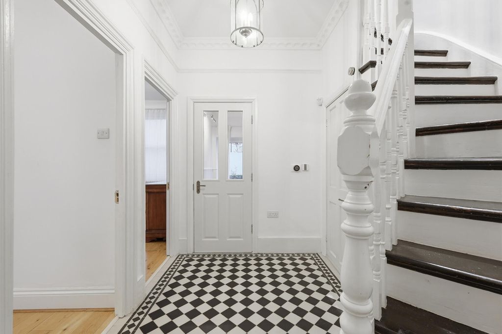 Property photo 2 of 26