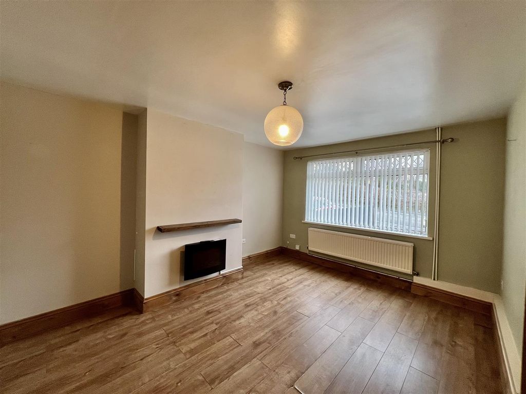 Property photo 2 of 13 Lounge