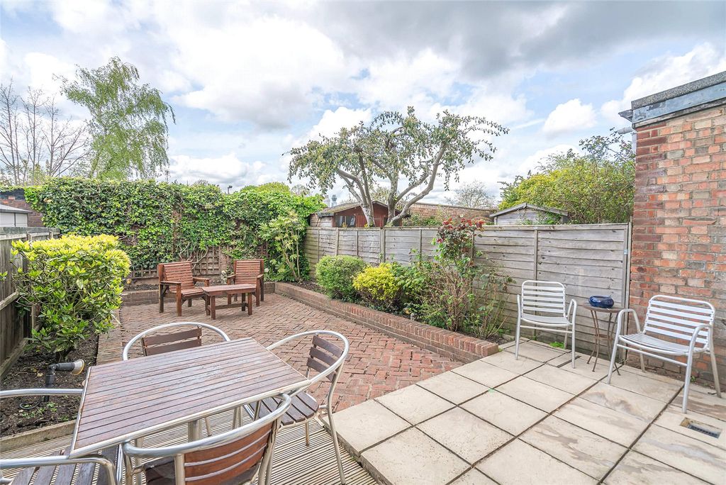 Property photo 3 of 20 Garden C