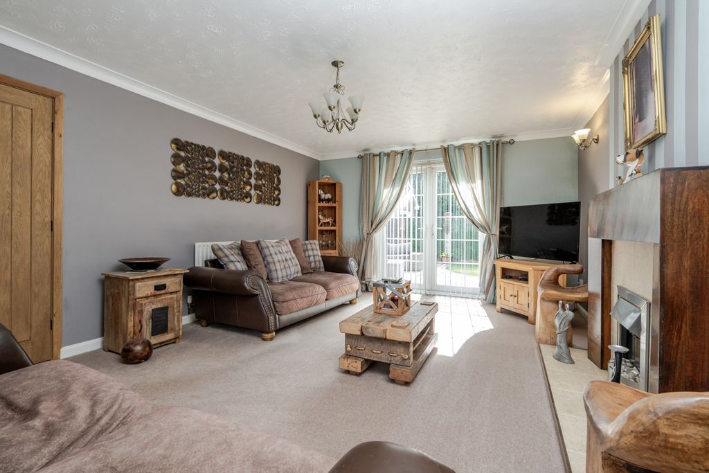 Property photo 2 of 28 007