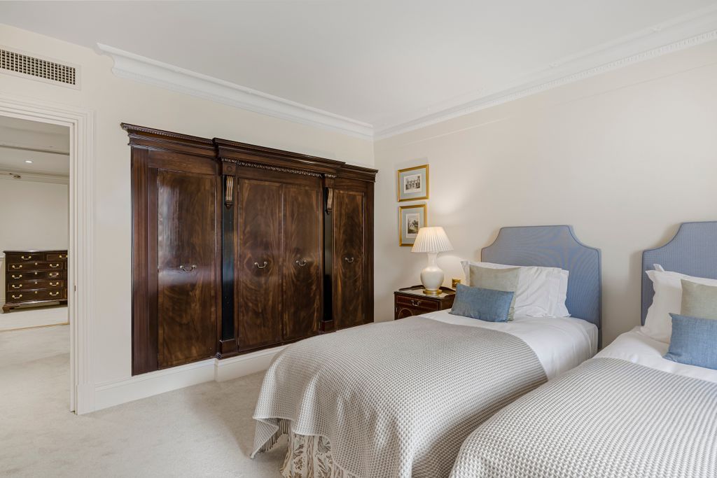 Additional image 16 of 3 bed flat to rentHyde Park Gate, London SW7