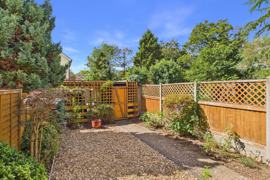 Property photo 2 of 10 Garden