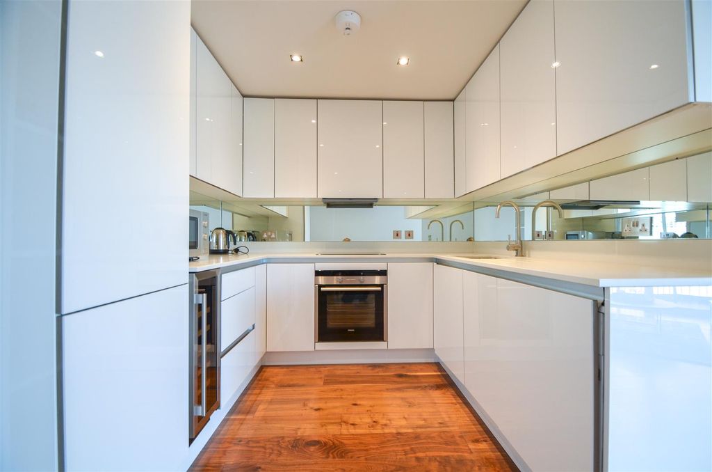 Property photo 3 of 10 Hansom Building