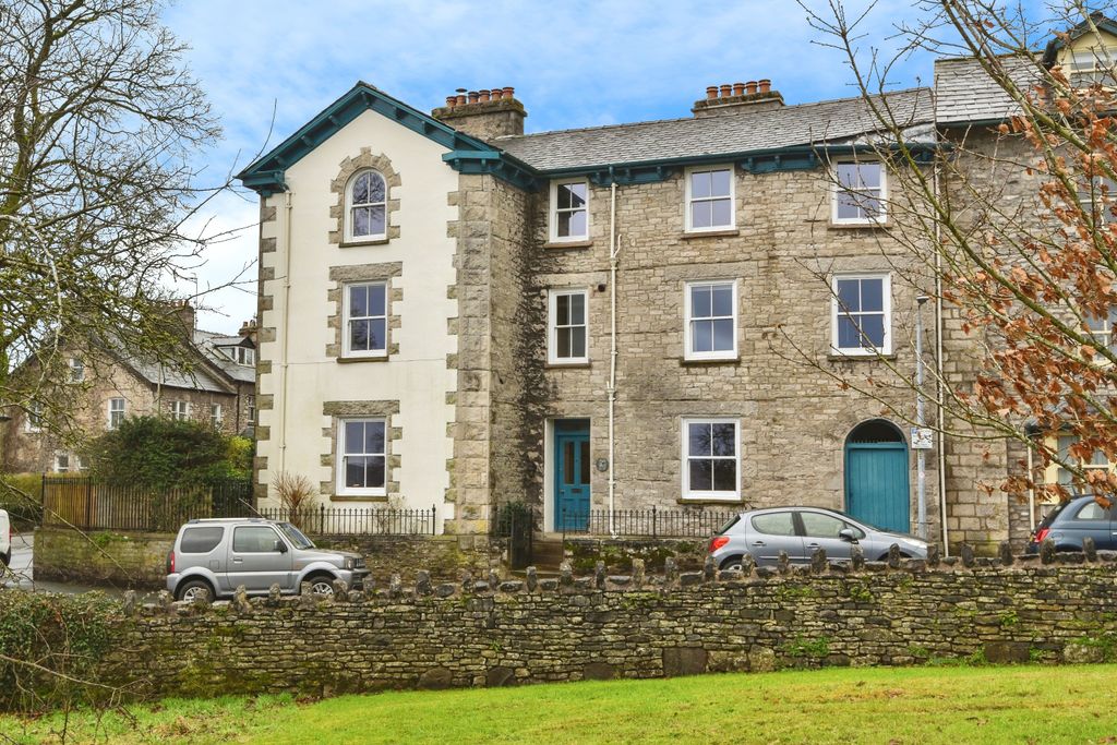 Property photo 1 of 20 04