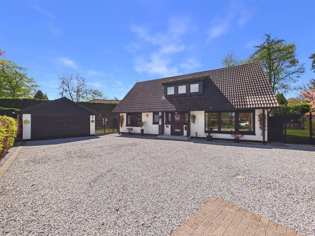 Property photo 1 of 22 Hall Park - Main