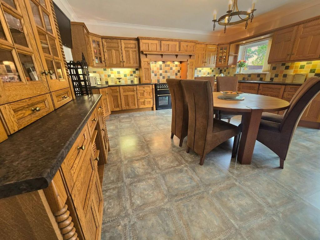 Property photo 3 of 34