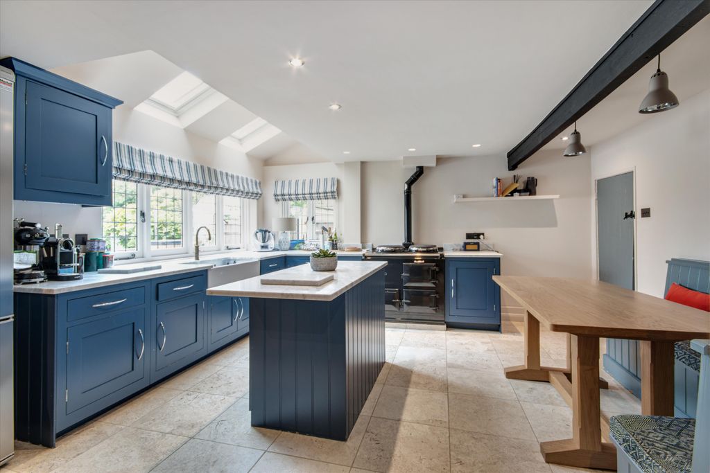 Property photo 2 of 21 Image