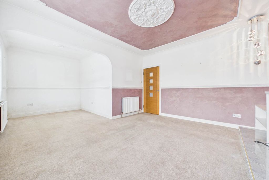 Property photo 3 of 25