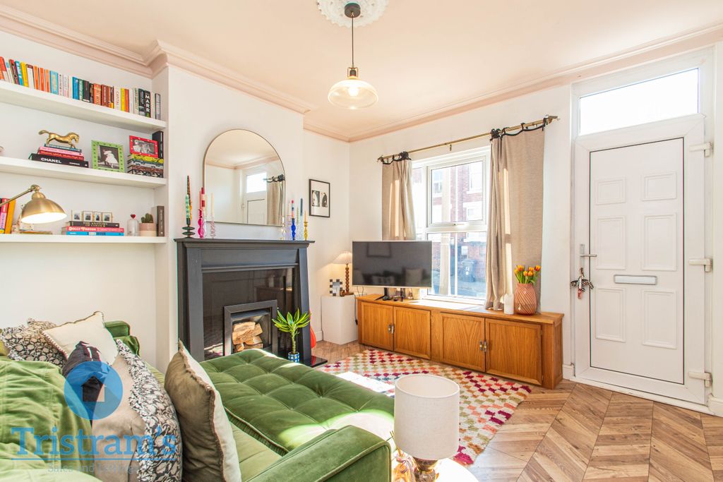 Property photo 2 of 25