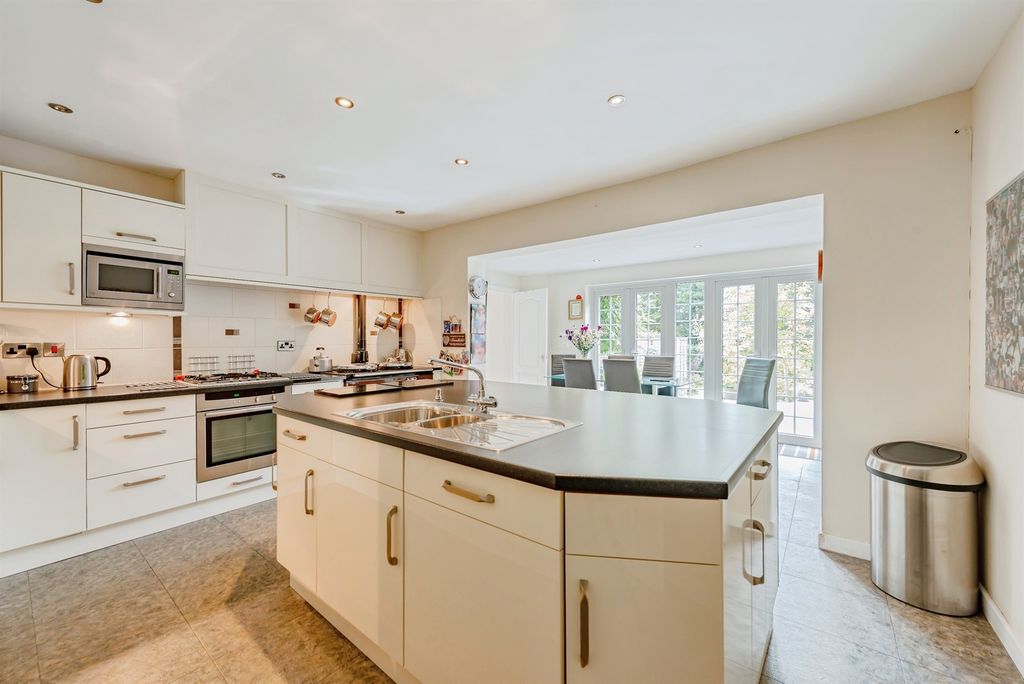 Property photo 3 of 29