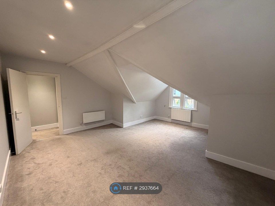 Property photo 2 of 10 Living/Dining Room