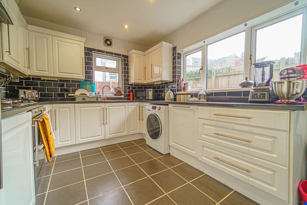 Property photo 3 of 37