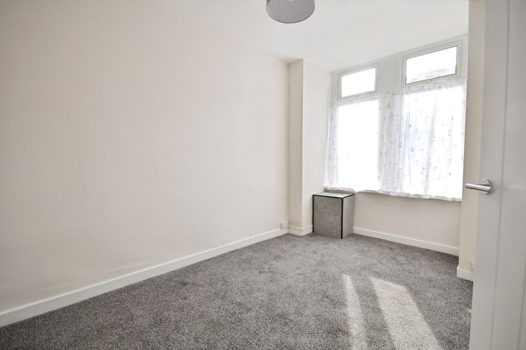 Property photo 3 of 8 Pbox-Img.Jpg