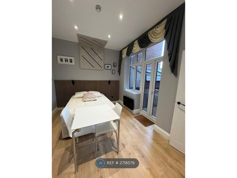 Property photo 1 of 28