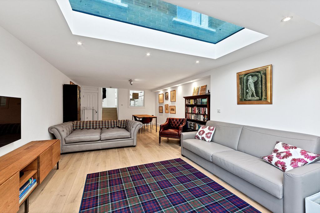 Property photo 2 of 12 Image