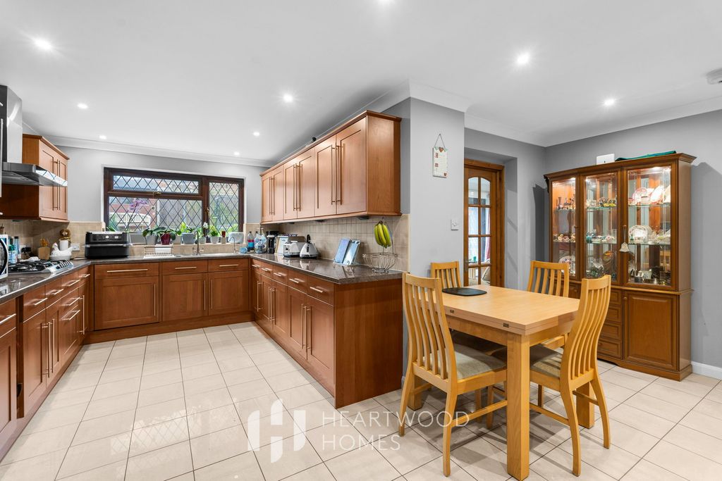 Property photo 3 of 24