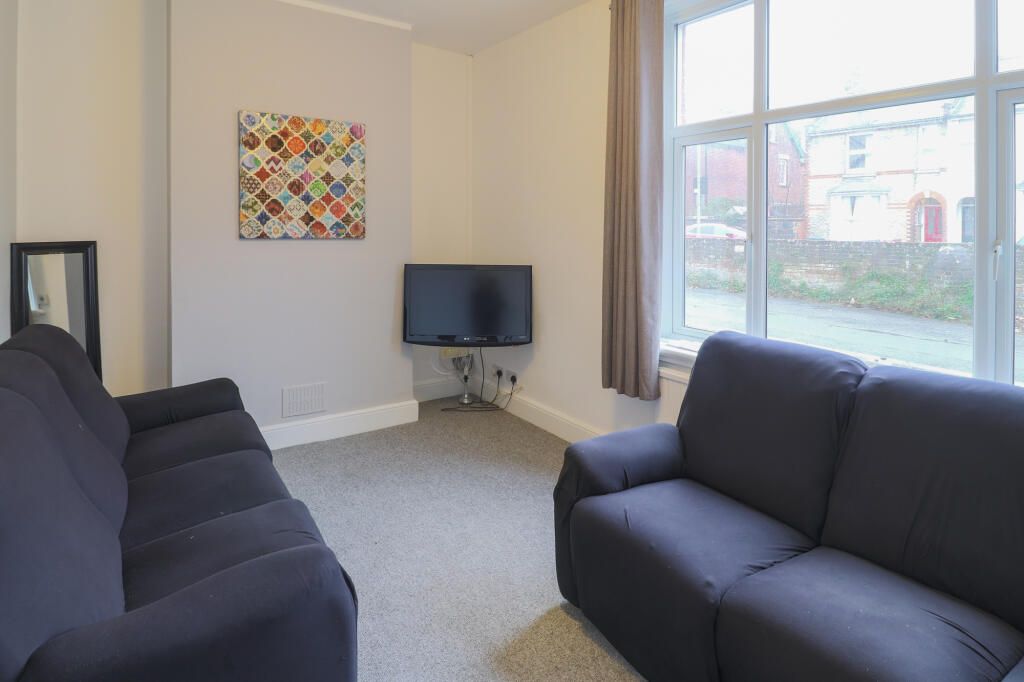 Property photo 3 of 14 702E50278A111Be3B70A70dc5F016Ede