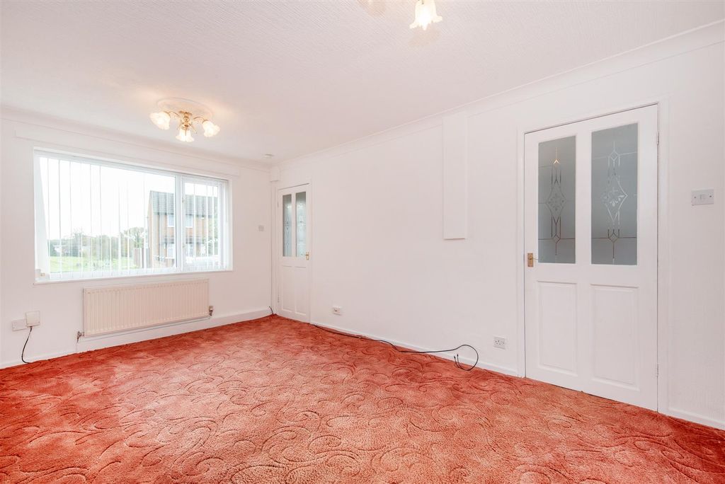 Property photo 3 of 17 Lounge/Diner