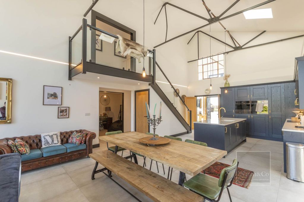 Property photo 3 of 31