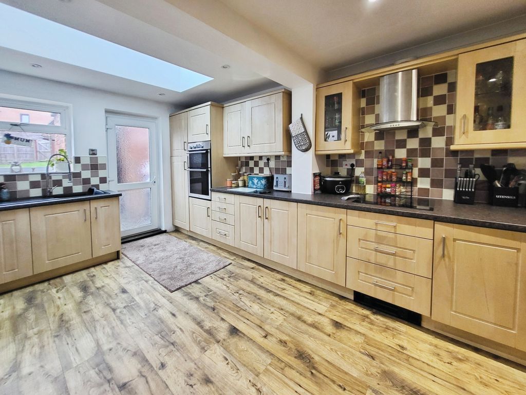 Property photo 2 of 16 Kitchen Diner