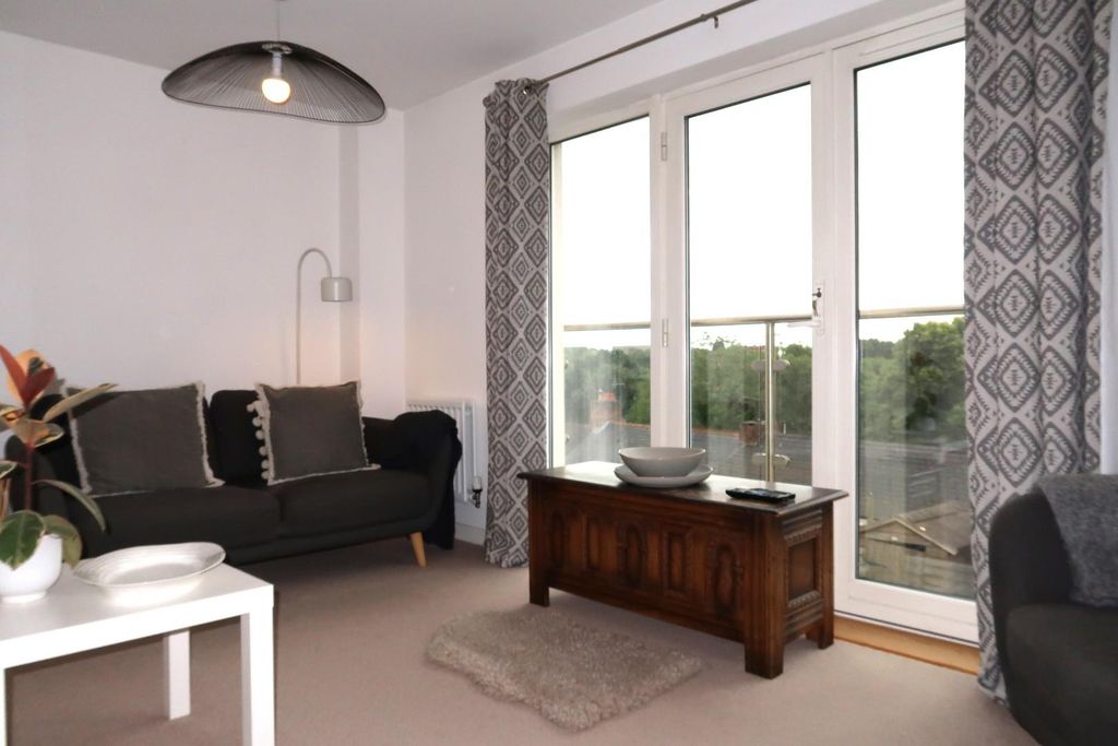 Property photo 2 of 23 Lounge