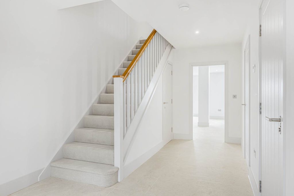 Property photo 3 of 31