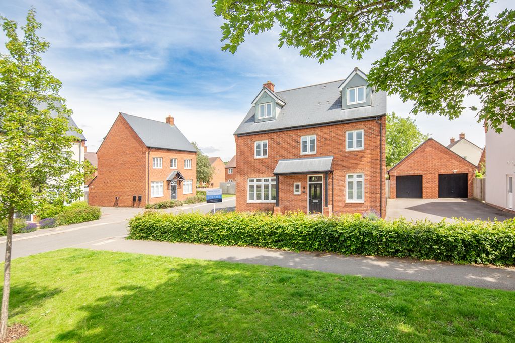 Property photo 1 of 32
