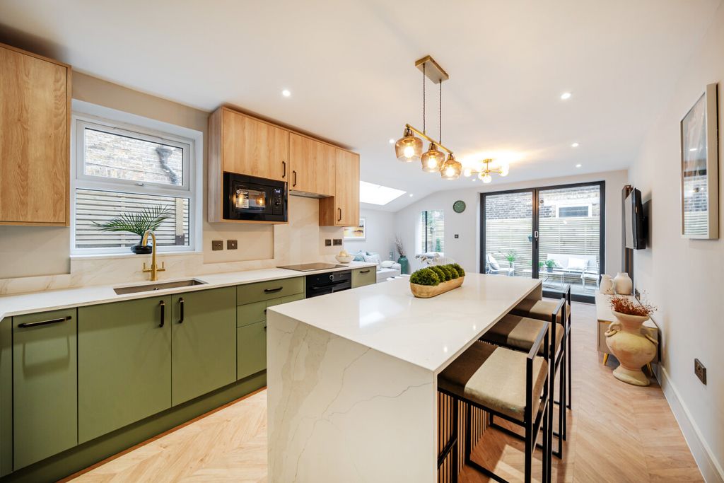 Property photo 3 of 17 1394440-16-69492d...