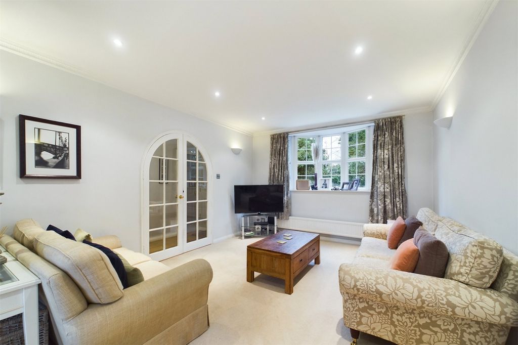 Property photo 2 of 11 Picture No. 14