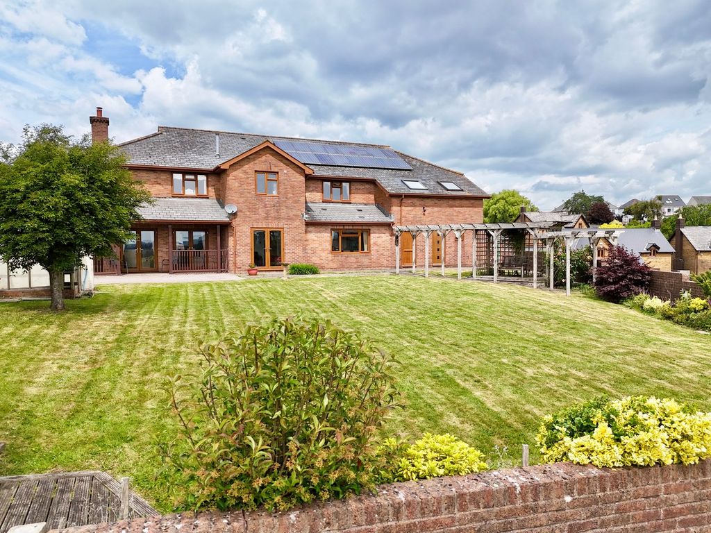 Property photo 2 of 36