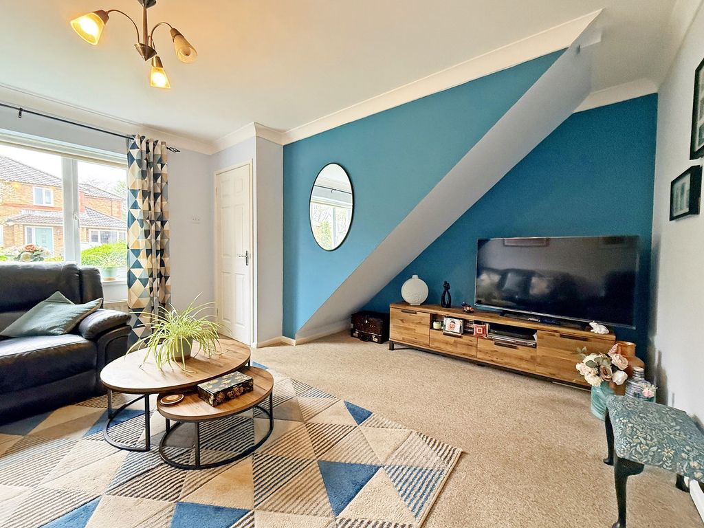 Property photo 3 of 19 Lounge