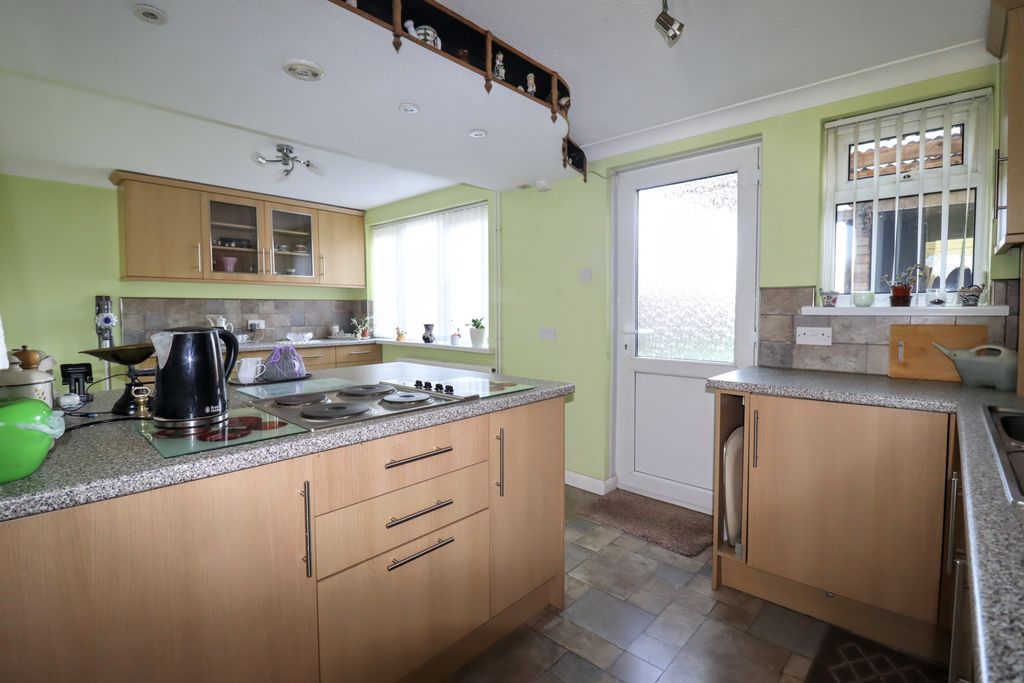 Property photo 2 of 15 Kitchen/Diner