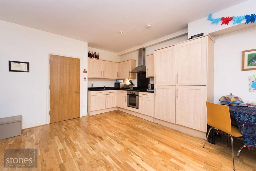 Property photo 3 of 13 Kitchen