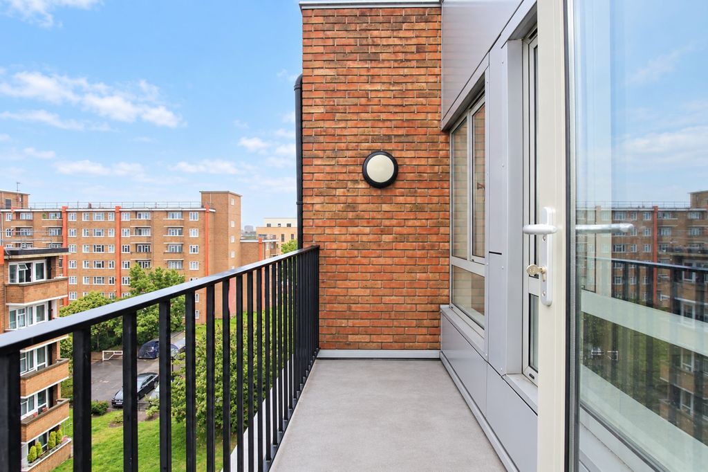 Property photo 3 of 11 Balcony