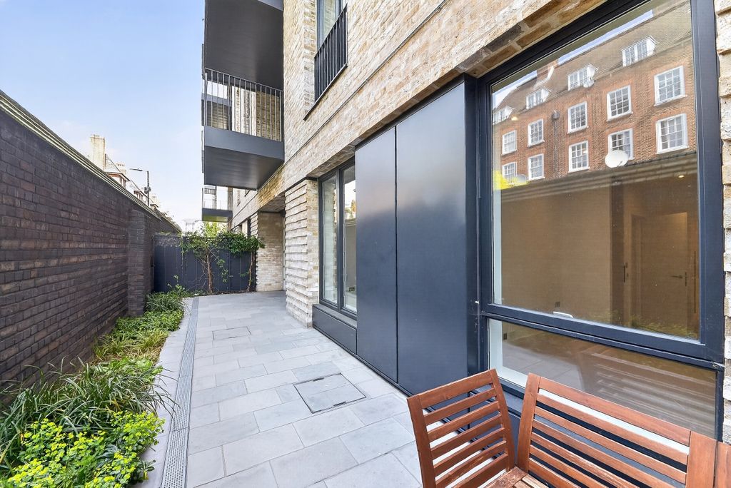 Property photo 3 of 11 Fisherton Street