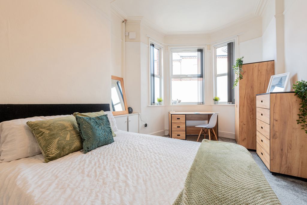 Property photo 1 of 22 5Ermine@72Ppi1