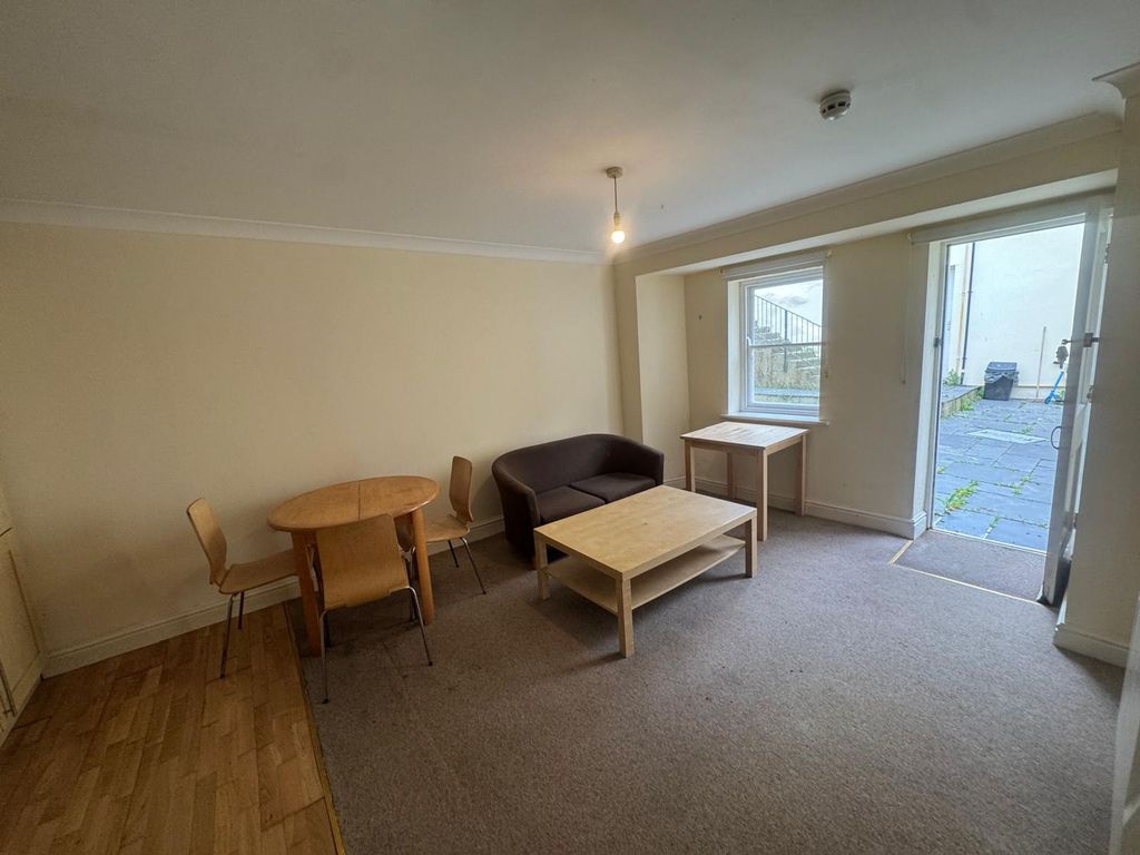 Property photo 3 of 4